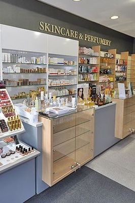 化妝品零售 渠道變革、消費(fèi)者洞察與未來趨勢