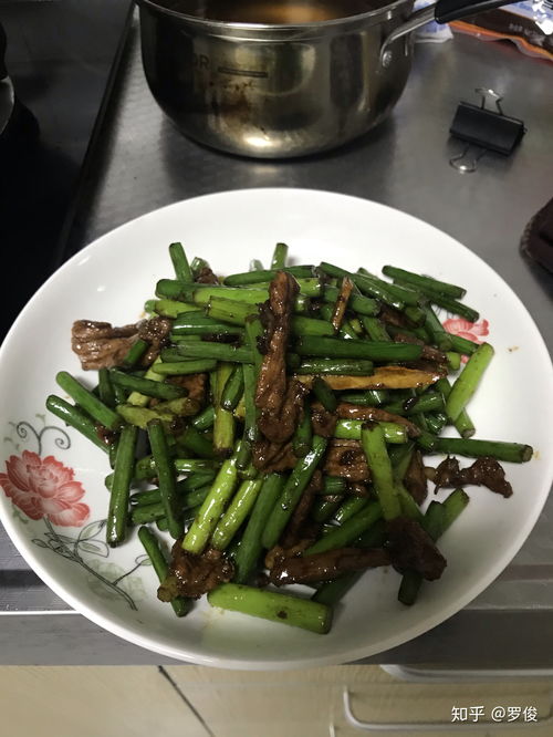 家常風味二重奏 紅燒茄子與蒜苔炒肉的完美配搭